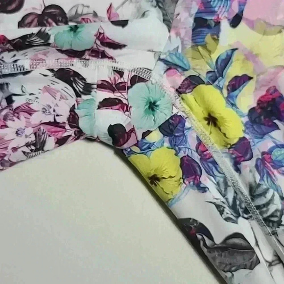 KIRA GRACE Multi Floral Compression Leggings Tights Pants Size Medium - Picture 4 of 12